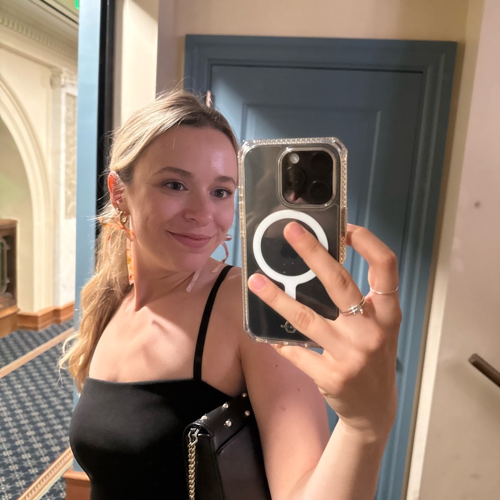 Meet your Posher, Lauren
